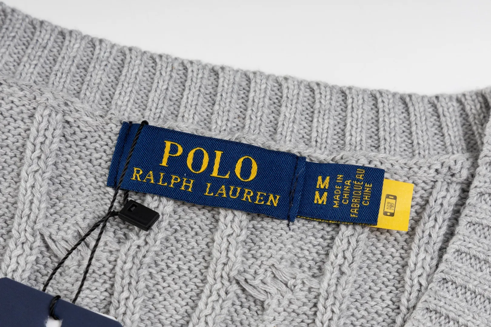 P176 #R82 Ralph Lauren Small Label Cable V Neck Vest Sleeveless Twist Sweater Women's Top Size: XS S M L Color: White Yellow Light Blue Pink Khaki Gray Navy Black Classic Cotton Yarn 100% White Cotton High Quality Classic Style Has Always Been Popular! The workmanship details are very good! Wearing a vest with a shirt is always the standard, with classic brand embroidery on the chest! All major stars have the same style! Best for couples. High quality goods! Xinjiang cotton micro-elastic and smooth fabric has excellent quality. Pure cotton is soft and skin-friendly. Length: 60/61/63/65 Bust: 44/46/49/52 Shoulder width: 36/37.5/39/41